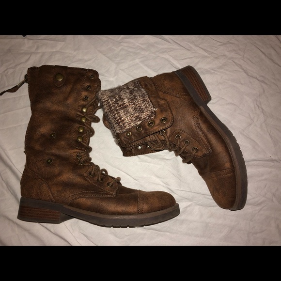 PERFECT!! AEO combat Boots in a size 9 - Picture 1 of 5